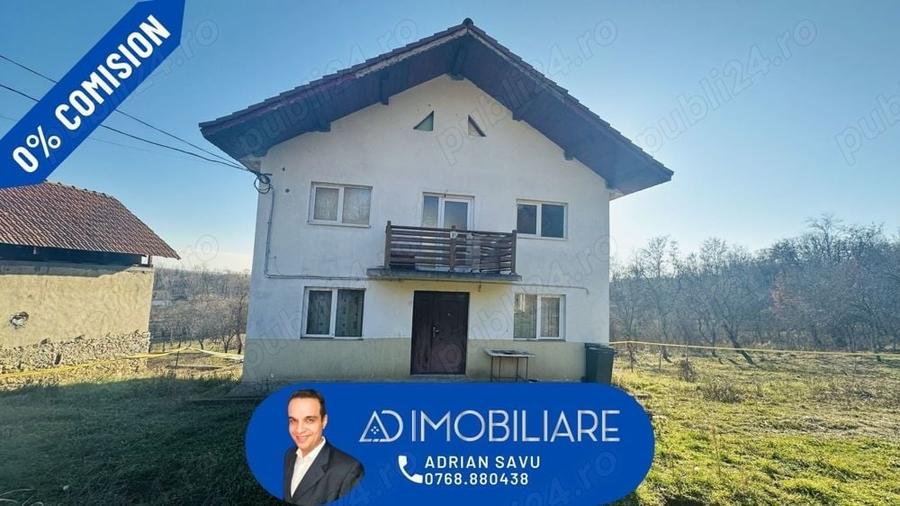 Casă cu 4 camere în Runcu