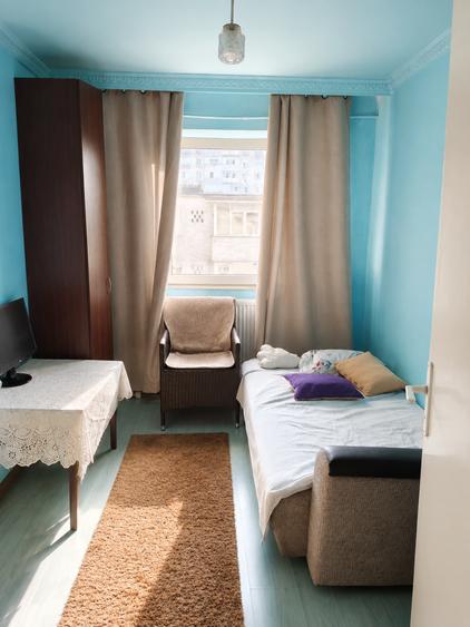 Apartament cu 3 camere semidecomandat în Casa de Cultură