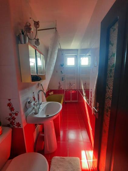 Apartament cu 3 camere decomandat în Mărăței