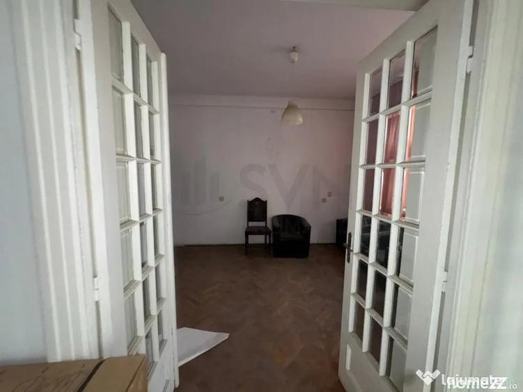 Casă cu 11 camere cu Teren 341 Mp în Dudești