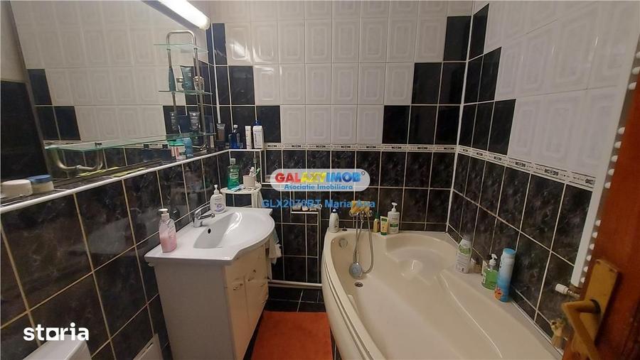 Apartament cu 4 camere decomandat în Central