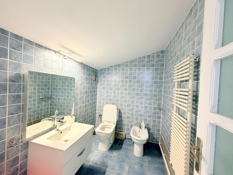 Casă individuală cu 5 camere cu Canalizare în Centru Civic