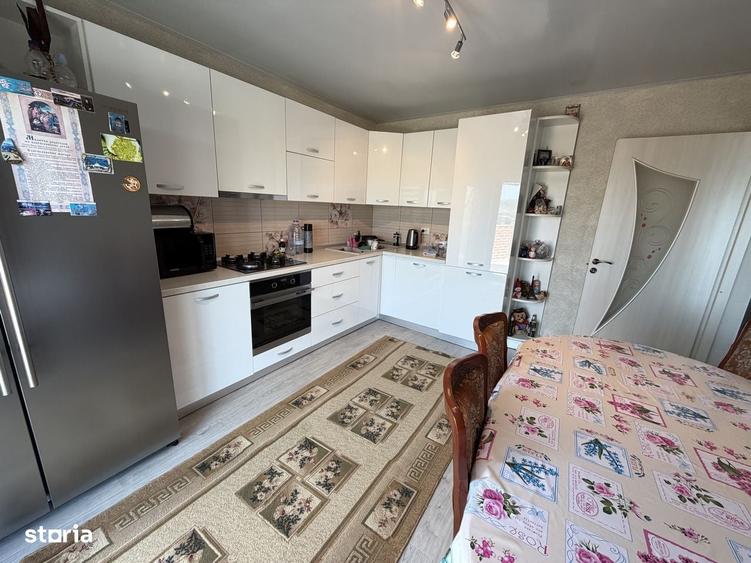 Casă cu 4 camere cu Teren 1175 Mp în Central