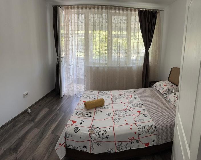 Apartament cu 4 camere semidecomandat în Central