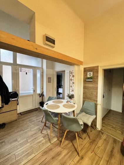 Apartament cu 4 camere semidecomandat în Central