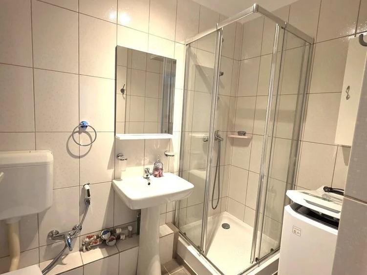 Garsonieră decomandată în Calea Călărașilor