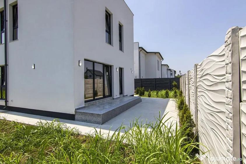 Casă cu 5 camere cu Teren 370 Mp în Ferme