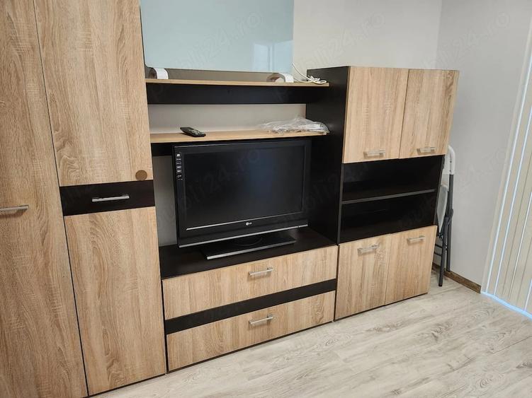 Garsonieră decomandată în Titan
