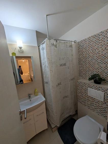 Apartament cu 3 camere decomandat în Spitalul Județean