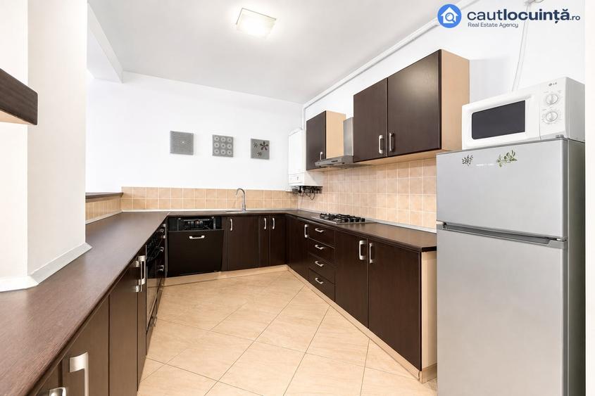 Apartament cu 2 camere semidecomandat, mobilat în Polonă