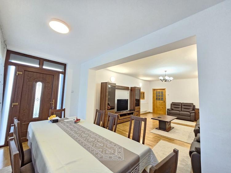 Casă individuală cu 7 camere cu Canalizare în Vintilă Vodă
