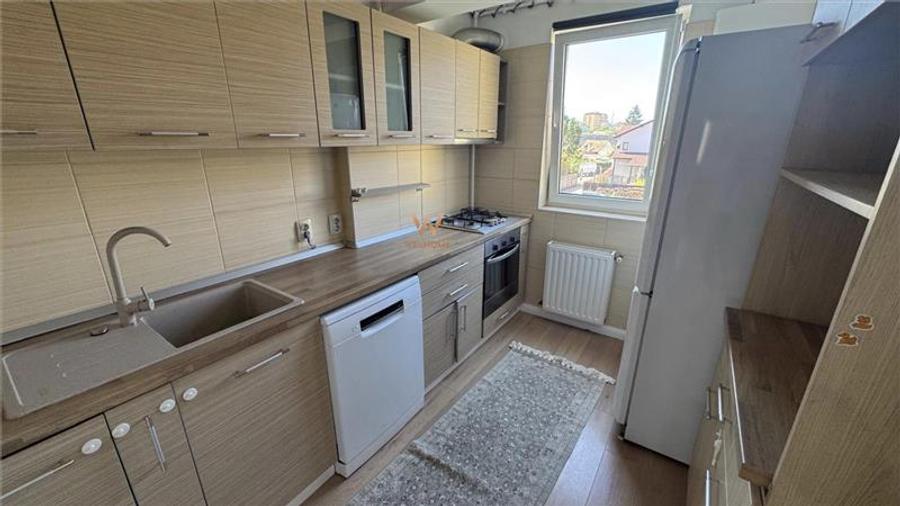 Apartament cu 3 camere decomandat, mobilat în Turnișor