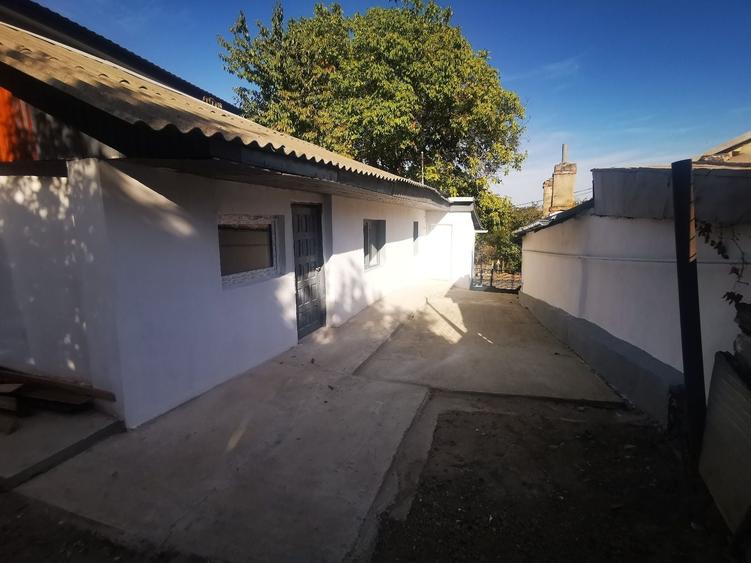 Casă cu 3 camere în Sărărie