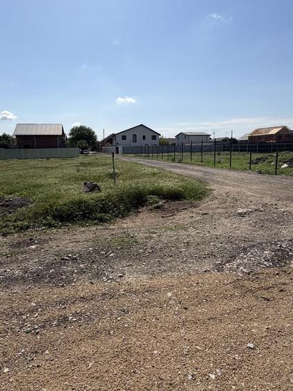 Teren de 305 mp, în Chercea