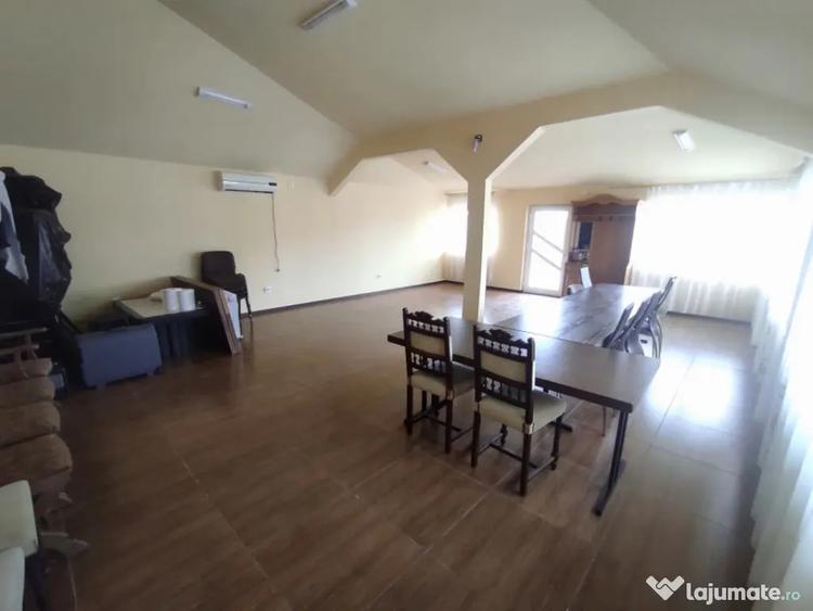 Casă cu 7 camere cu Teren 600 Mp în Central