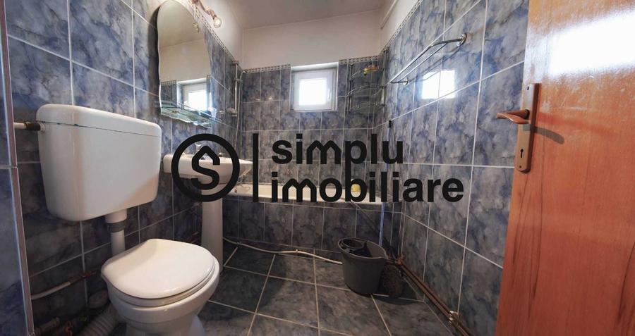 Apartament cu 3 camere decomandat în Rovine