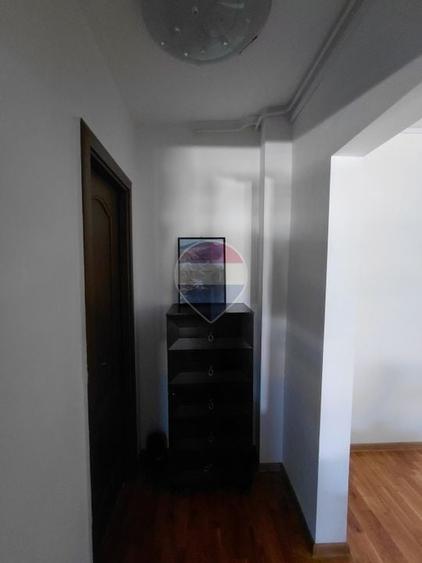 Apartament cu 2 camere semidecomandat, mobilat în Titan