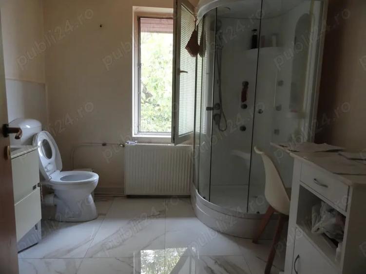Casă cu 5 camere cu Teren 500 Mp în Central