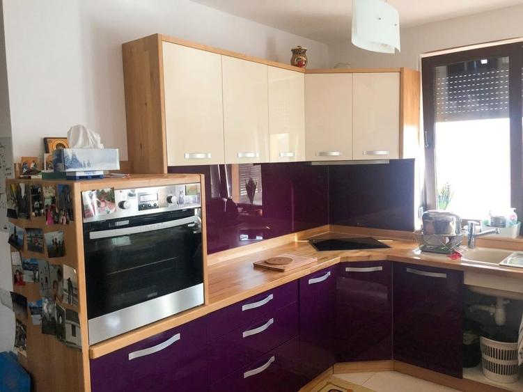 Casă individuală cu 5 camere cu Garaj în Central