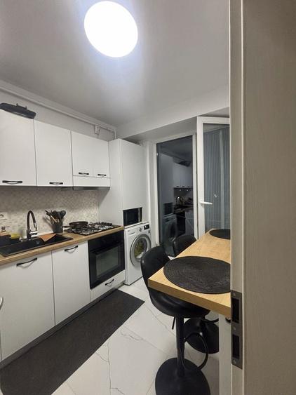 Apartament cu 2 camere decomandat în Titan