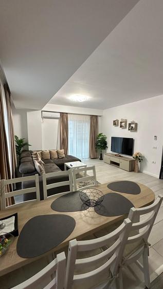 Apartament cu 2 camere decomandat, mobilat în Est