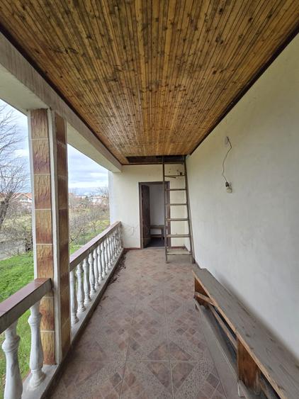 Casă individuală cu 6 camere cu Garaj în Clociov