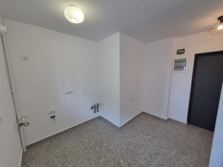 Apartament cu 3 camere semidecomandat în Câmpia Libertății