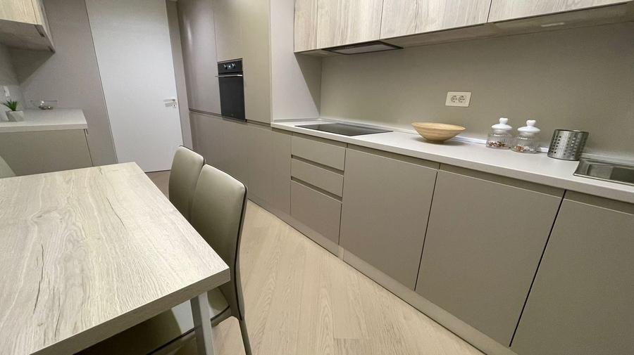 Apartament cu 3 camere decomandat, mobilat în Cotroceni
