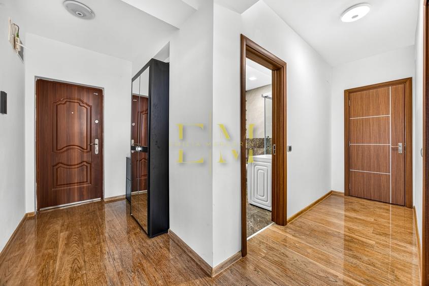 Apartament cu 3 camere decomandat în Tractorul