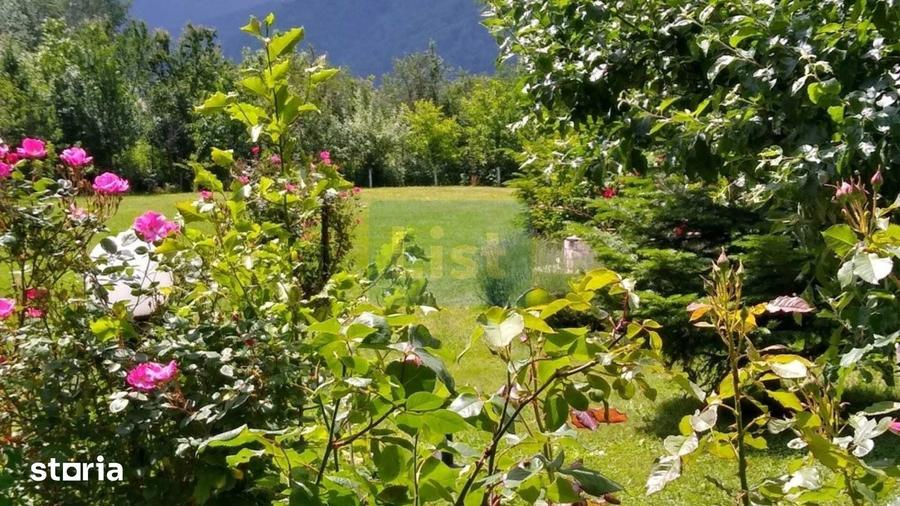 Casă cu 5 camere cu Teren 1800 Mp în Recea