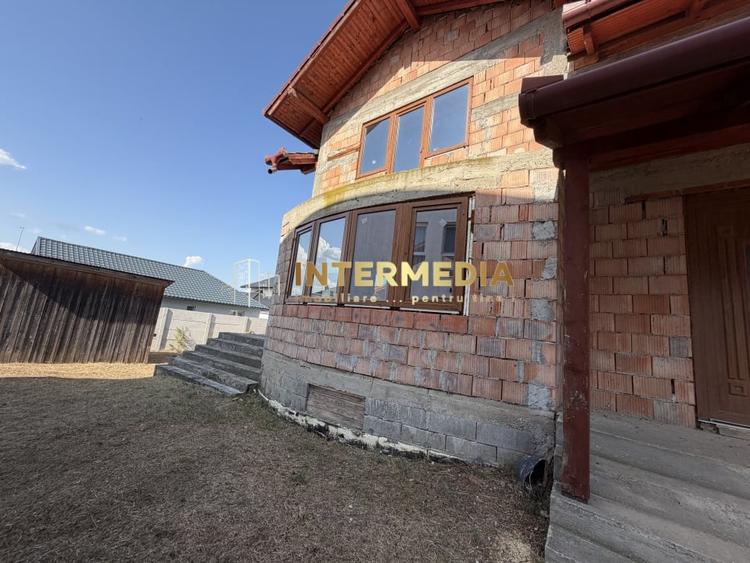 Casă individuală cu 4 camere cu Teren 388 Mp în Cetate