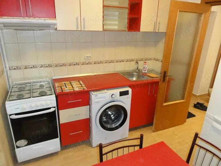 Apartament cu 3 camere semidecomandat în Colentina