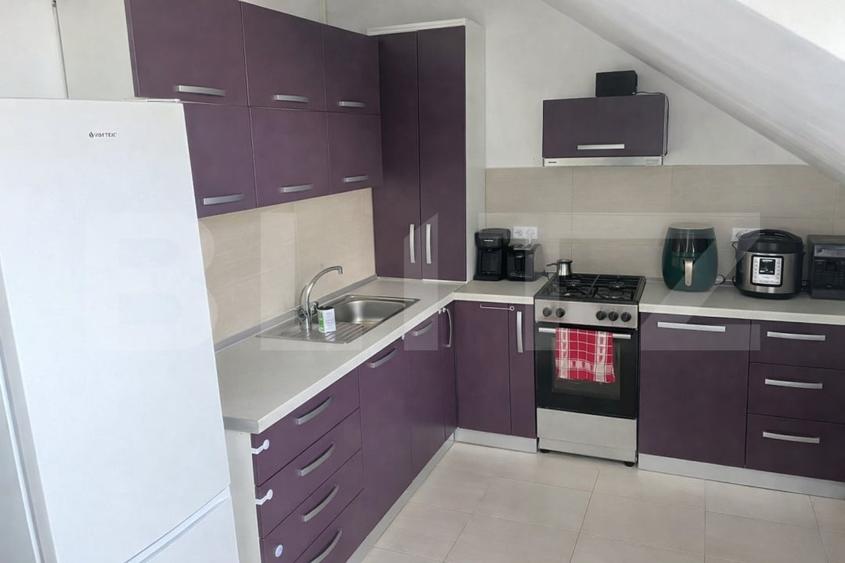 Apartament cu 3 camere semidecomandat, mobilat în Sânpetru