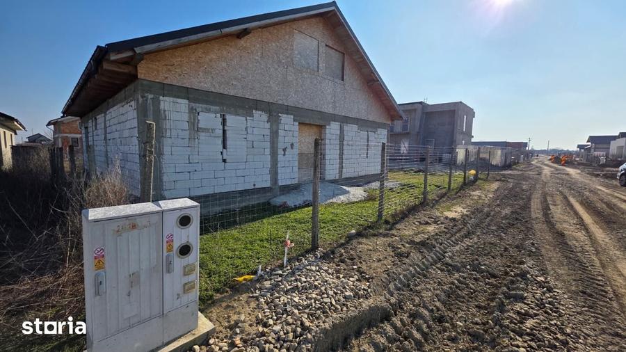Casă cu 4 camere cu Teren 400 Mp în Câmpineanca