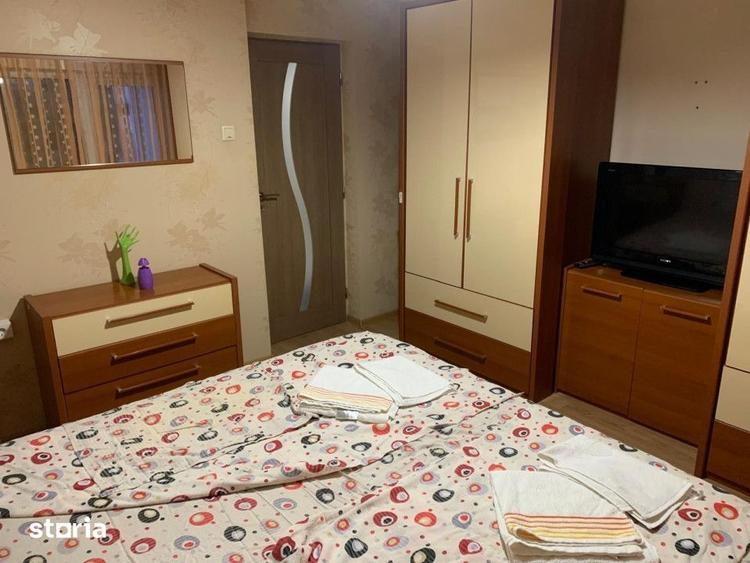 Apartament cu 3 camere decomandat, mobilat în Delfinariu