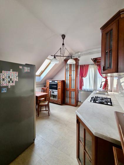 Penthouse cu 4 camere decomandat în Andrei Mureșanu