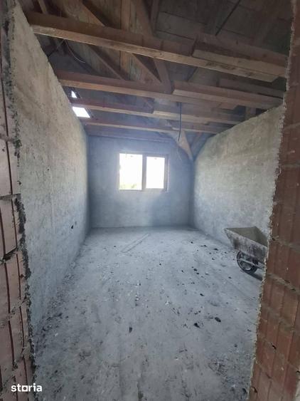 Casă cu 7 camere cu Teren 1118 Mp în Central