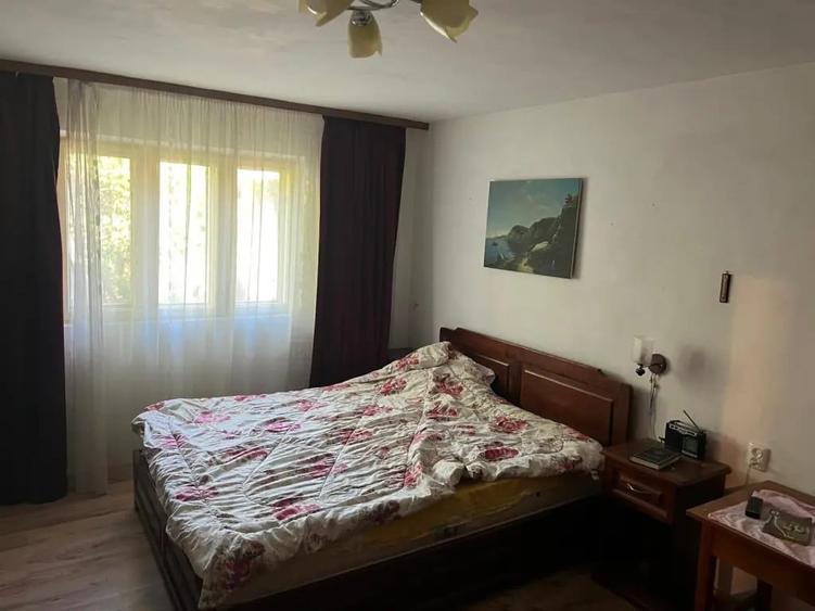 Casă cu 5 camere în Central