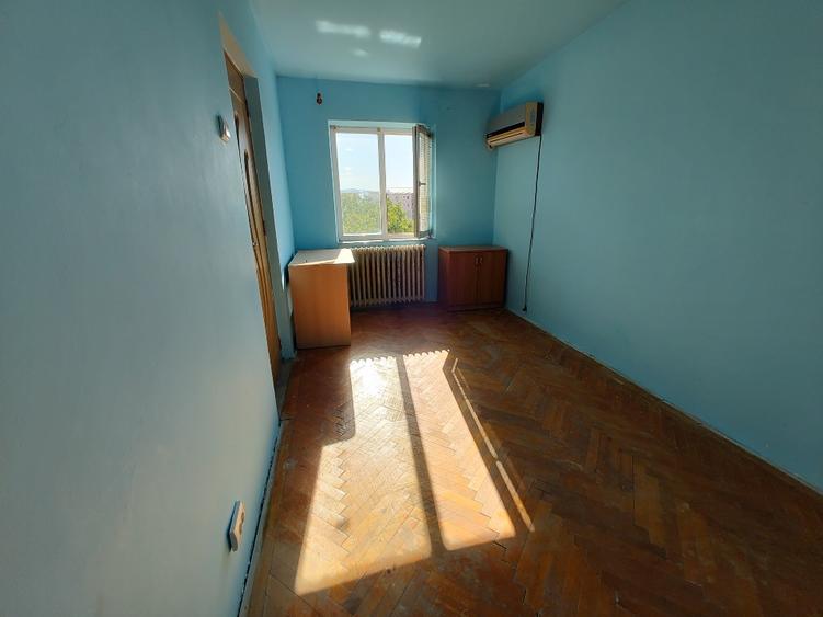 Apartament cu 2 camere semidecomandat în 1 Mai