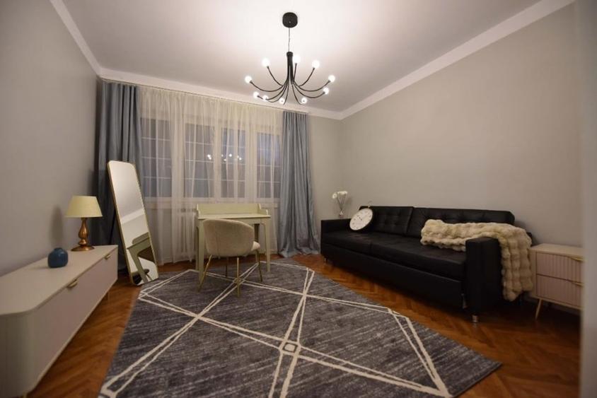 Casă individuală cu 5 camere cu Canalizare în Central
