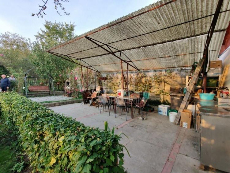 Casă individuală cu 7 camere cu Canalizare în Dâmbul Rotund