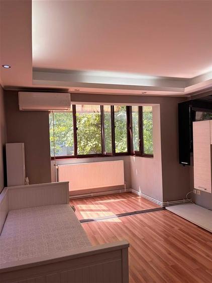 Apartament cu 2 camere semidecomandat, mobilat în Dacia