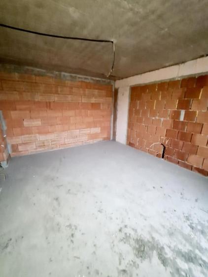 Apartament cu 3 camere decomandat în Andronache