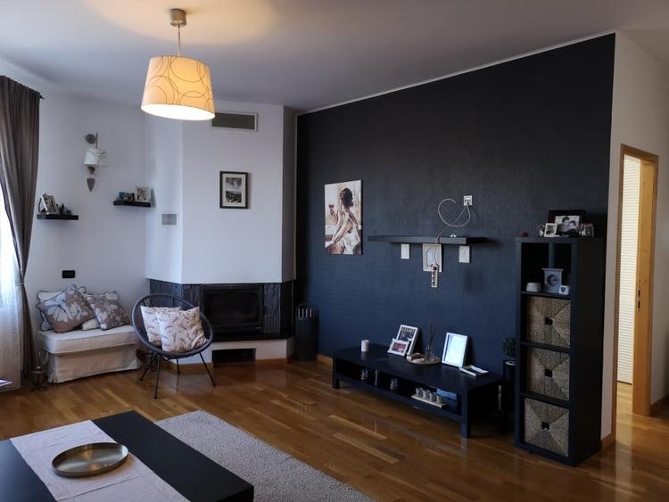 Casă individuală cu 7 camere cu Canalizare în Craiter