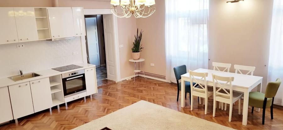 Apartament cu 3 camere decomandat în Sub Arini
