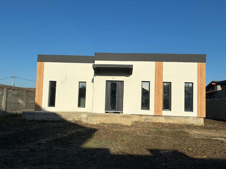 Casă individuală cu 4 camere cu Teren 500 Mp în Șimian