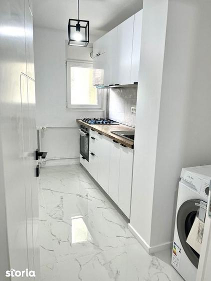 Apartament cu 3 camere semidecomandat, mobilat în Colentina