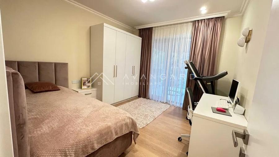Apartament cu 3 camere semidecomandat, mobilat în Bună Ziua