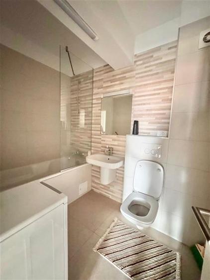 Apartament cu 2 camere decomandat în Tractorul