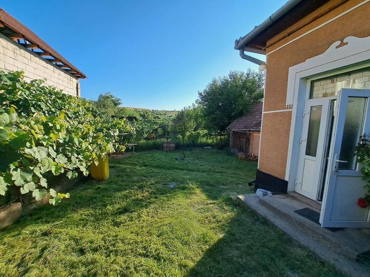 Casă individuală cu 3 camere cu Canalizare în Ruși